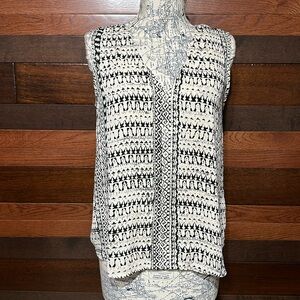 No Brand Tag V Neck Black and Creamy White Zigzag Sleeveless Blouse